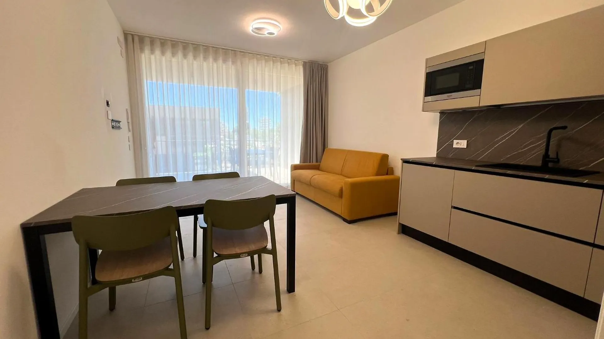 Sun Village Residence Con Piscina - Piazza Aurora - Adria Holiday Jesolo - Family Apartments  Lido di Jesolo