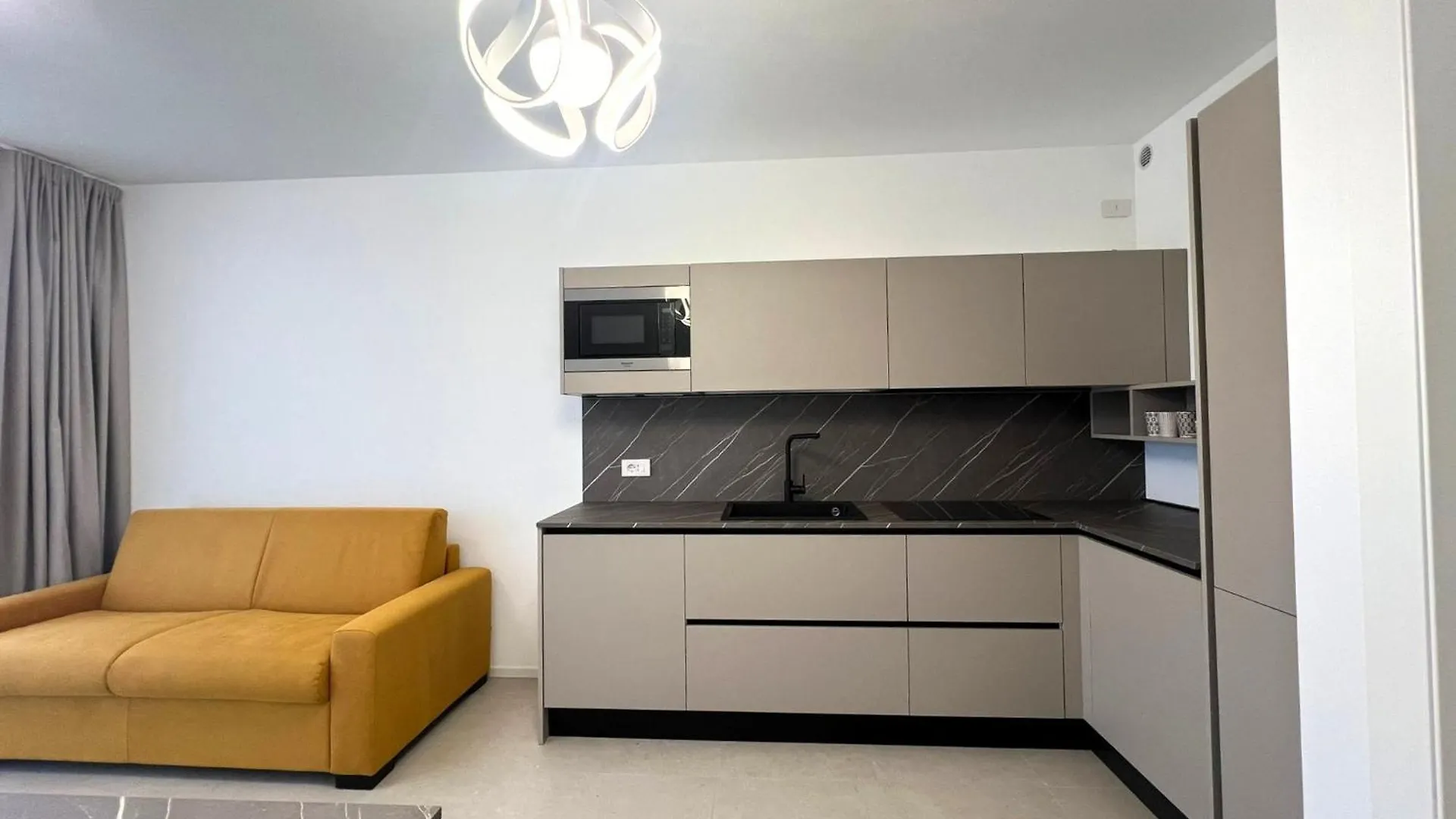 Sun Village Residence Con Piscina - Piazza Aurora - Adria Holiday Jesolo - Family Apartments 0*, Lido di Jesolo Italy